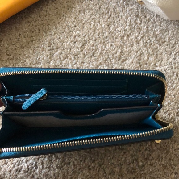 Michael kors wallet - Picture 3 of 4